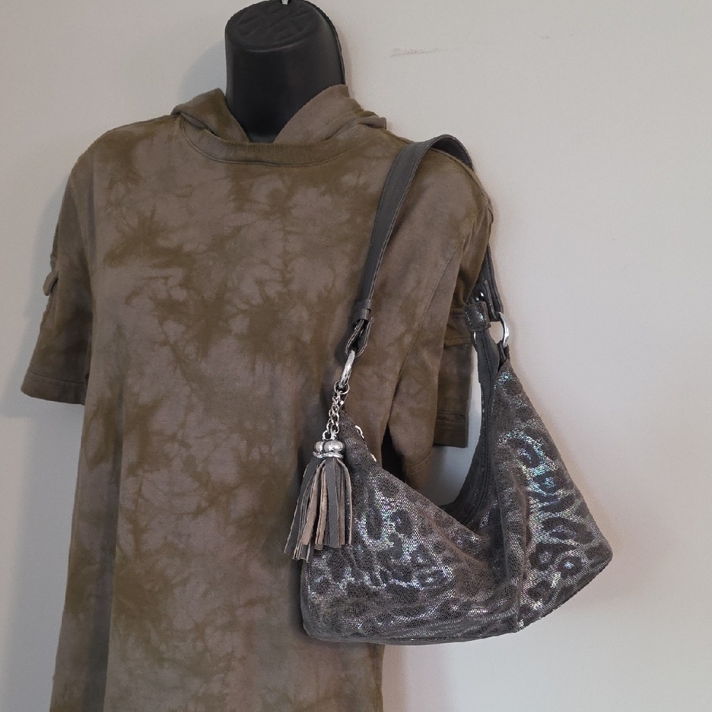 Elegant Silver Gray Leopard Print Leather Shoulder Bag - Picture 3 of 12